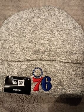 New Era Women's Gray Knit Beanie Philadelphia 76ers